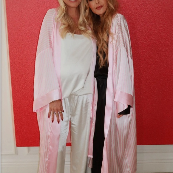 NWT Show Me Your Mumu x Curateur The Harlow Robe Pink White Stripe One Size $130 - Picture 5 of 10